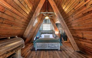 Postel nebo postele na pokoji v ubytování Cozy Days Hideaway - Modern rustic vibes mountain views
