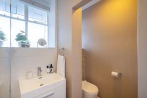 Koupelna v ubytování Rocca's Rest Summerhill + 6 fotografií