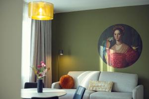 a living room with a painting of a woman at LeonArt Living 44 in Graz