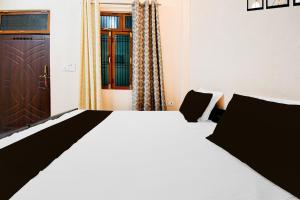 Postel nebo postele na pokoji v ubytování Hotel O G.D Guest House