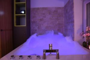 Giường trong phòng chung tại Wellness Moment