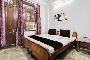 Postel nebo postele na pokoji v ubytování Hotel O Kavish Residency