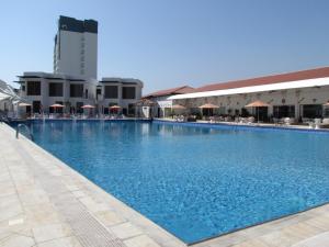 Bazén v ubytování Mirage Bab Al Bahr Hotel nebo v jeho okolí