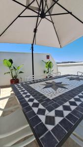 Balkón nebo terasa v ubytování Ático Dúplex Baladrar Gran Terraza 8Km Playa Dénia-Oliva Nova Golf -IDEAL Familias y Grupos