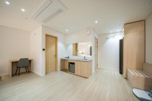 Kuhinja ili čajna kuhinja u objektu Hound Hotel Mokpo Peace Plaza