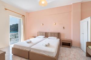 Postel nebo postele na pokoji v ubytování Alex bar apartments + 37 fotografií