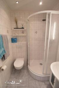 Ένα μπάνιο στο 59 Ferienwohnung Südstrandglück App.68-004 +9 φωτογραφίες