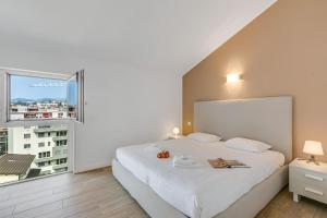 Una cama o camas en una habitación de Viganello Modern Apartments