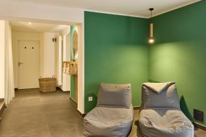 Posezení v ubytování Moselhotel Weinhaus Simon `Sauna`Restaurant`ELadesäule