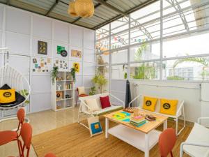 The Hosteller Bangalore, Koramangala的休息区