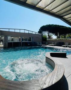 a large swimming pool with aitatingfficient at Hotel & Spa Gil de France Cap d'Agde in Cap d'Agde