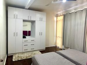 Postel nebo postele na pokoji v ubytování Large 3bdr Holiday Home Great Location Labasa Jumanzuls Abode