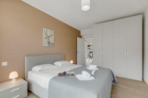 Una cama o camas en una habitación de Viganello Modern Apartments