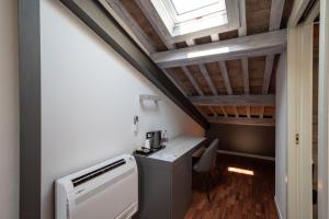 a small kitchen with a desk and a window at GuestHost - Santo 86 Luxury Rooms in Padova +36 photos