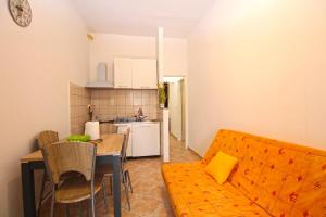 Kuchyňa alebo kuchynka v ubytovaní Apartments Sandra 1335