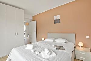 Una cama o camas en una habitación de Viganello Modern Apartments