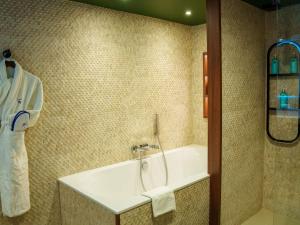 Koupelna v ubytování Novotel Avignon Nord