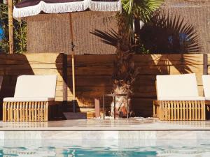 Bazén v ubytování Novotel Avignon Nord nebo v jeho okolí