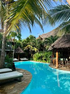 einem Pool vor einem Resort in der Unterkunft Maisha Nungwi - Boutique Hotel in Nungwi