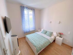 Μια τηλεόραση ή/και κέντρο ψυχαγωγίας στο Maison Dijon