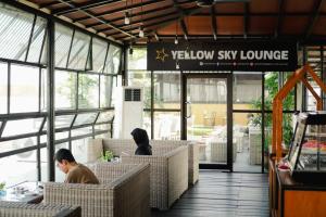 Yellow Star Gejayan Hotelにあるシーティングエリア