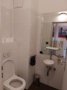 a white bathroom with a toilet and a sink at Exklusive Penthousewohnung im Stadtzentrum in Sankt Veit an der Glan +9 photos