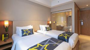 Yellow Star Gejayan Hotelにあるベッド