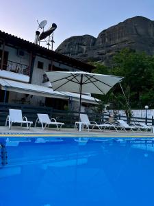 Bazén v ubytování Mpoufidis Rock House Meteora nebo v jeho okolí