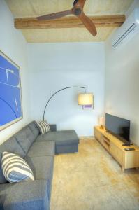a living room with a couch and a flat screen tv at Sumptuous townhouse with roof terrace AGAL1-1 in Birgu