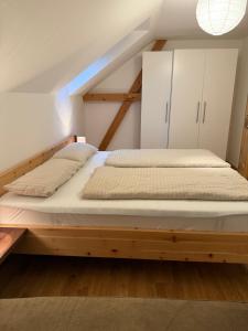 Postel nebo postele na pokoji v ubytování Ferienwohnung Harrer