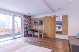 Televiisor ja/või meelelahutuskeskus majutusasutuses Haus Sattelblick
