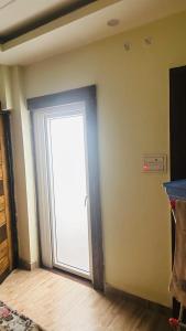 TV a/nebo společenská místnost v ubytování Sri Shyamalaya Premium Homestay 400m to RJB
