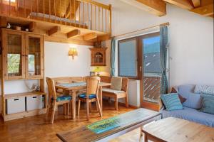 a kitchen and living room with a table and chairs at Fewo Cheny mit Hochschwarzwaldcard in Titisee-Neustadt