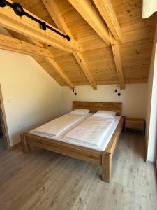 Postel nebo postele na pokoji v ubytování Sklep Sklenka