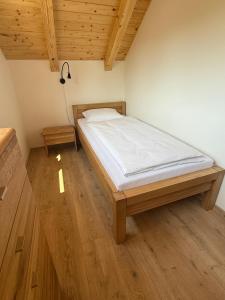 Postel nebo postele na pokoji v ubytování Sklep Sklenka