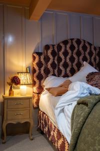 Ein Bett oder Betten in einem Zimmer der Unterkunft The Ragged Robin - A Heartwood Inn