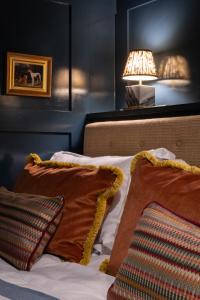 Ein Bett oder Betten in einem Zimmer der Unterkunft The Ragged Robin - A Heartwood Inn