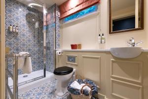 Ein Badezimmer in der Unterkunft The Ragged Robin - A Heartwood Inn