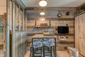 A kitchen or kitchenette at Studio Montagnard Vue Splendide