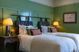 Ein Bett oder Betten in einem Zimmer der Unterkunft The Ragged Robin - A Heartwood Inn