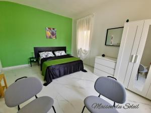 A bed or beds in a room at Maison du Soleil