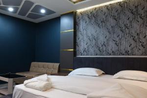 Katil atau katil-katil dalam bilik di Hotel Valley Inn +14 gambar