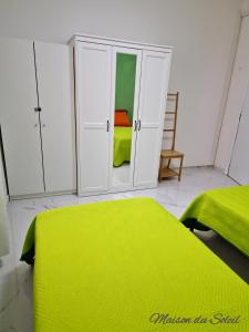 A bed or beds in a room at Maison du Soleil