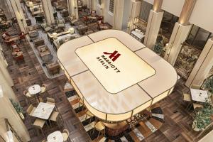 Restaurant ou autre lieu de restauration dans l'établissement Berlin Marriott Hotel