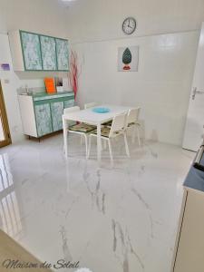 A kitchen or kitchenette at Maison du Soleil