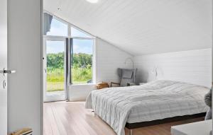 Ένα ή περισσότερα κρεβάτια σε δωμάτιο στο Gorgeous Home In Lemvig +13 φωτογραφίες