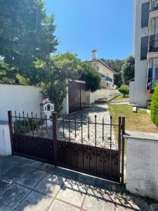 Το κτήριο όπου στεγάζεται  το διαμέρισμα