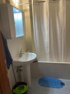 Ένα μπάνιο στο Alas Apartment +19 φωτογραφίες
