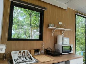 Кухня или мини-кухня в Mountain Sunshine Village X by Tiny Away
