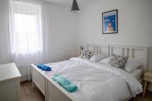 Postel nebo postele na pokoji v ubytování Patakpart Apartmanok